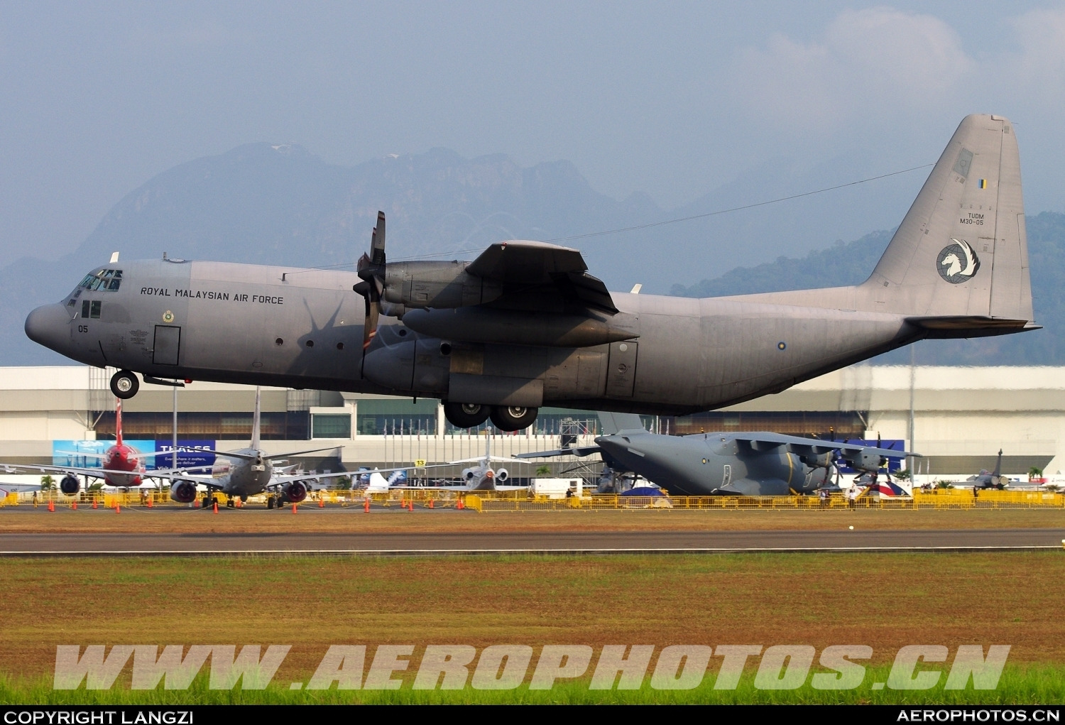 Lockheed C-130\/L-100 Hercules